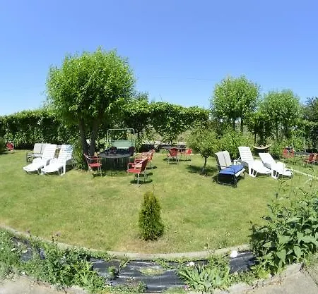 Guest house De Inchiriat -complex Turistic Foisor 2*